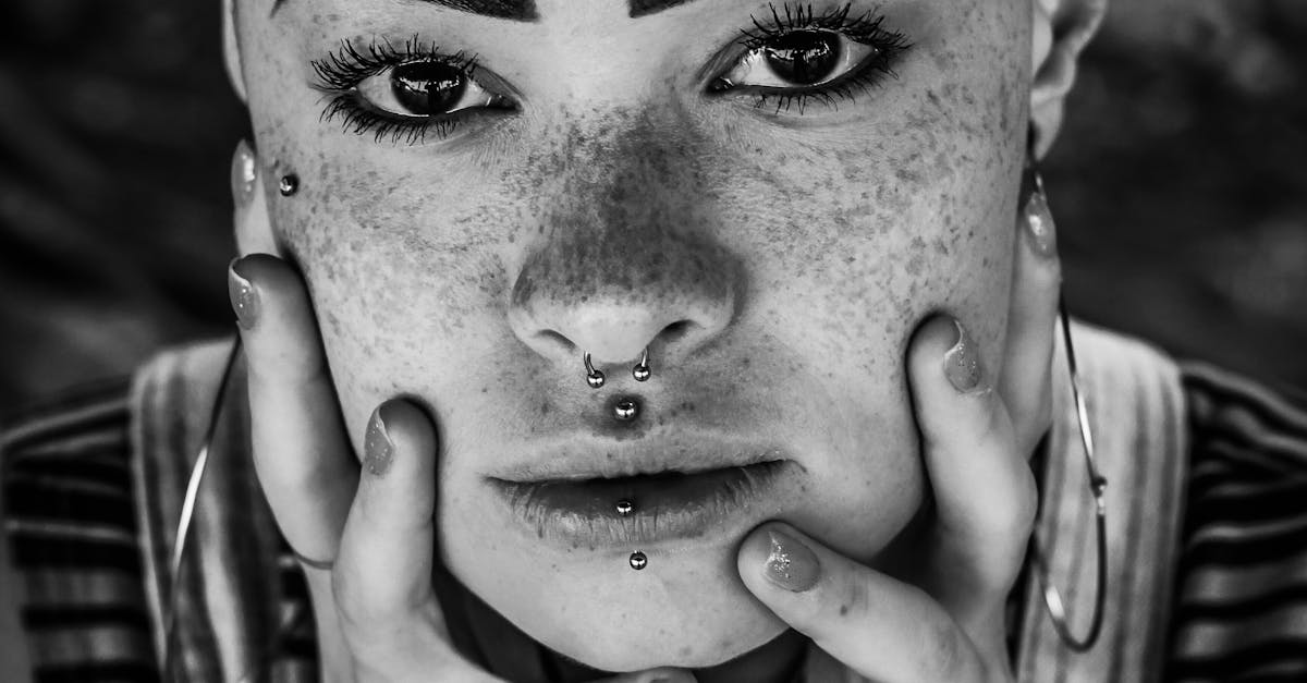 Safety Gloves: A Key Element in Client Safety and Hygiene